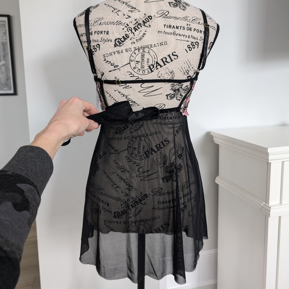 BED OF ROSES | Women's Black/Pink Floral Embroidered Mesh Badydoll Set - Picture 4 of 6